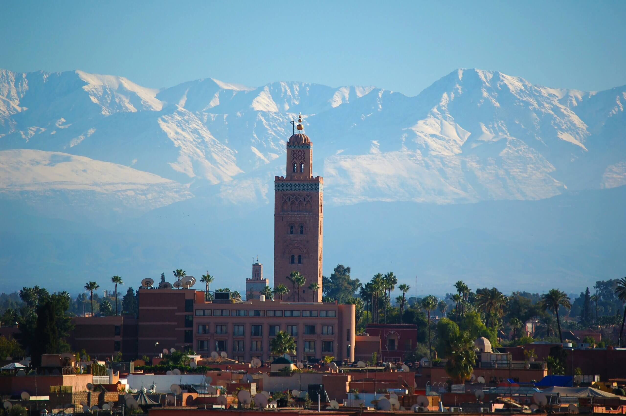 marrakech mosque behind atlas mountain background